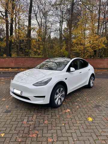 Tesla Model Y  Short Range