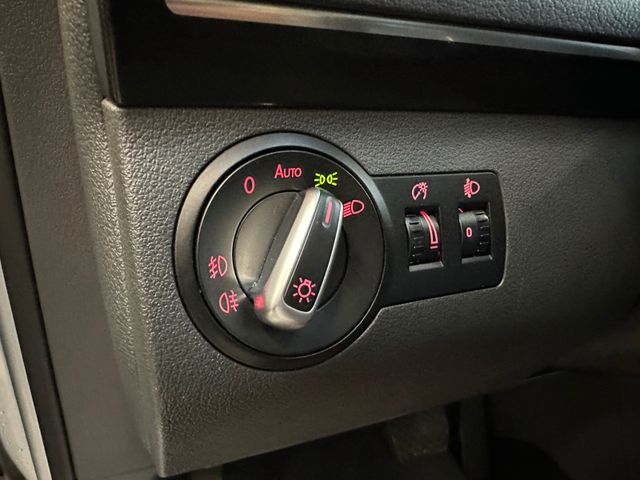 Volkswagen Touran Highline DSG *PANO*SHZ*NAVI*PDC*TEMPOMAT*