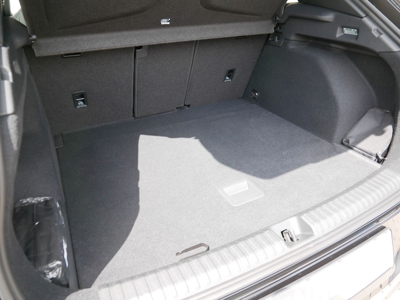 Fahrzeugabbildung CUPRA Terramar 1.5 eTSI NEU51T DSG Matrix ! 4 Pakete !