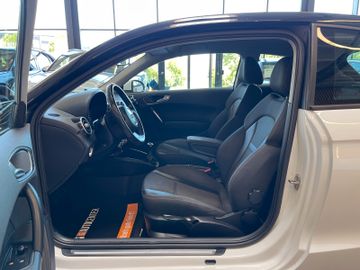 Audi A1 ambition *NAVI*PDC*SZHZ*KLIMA*SPORTFAHRWERK*