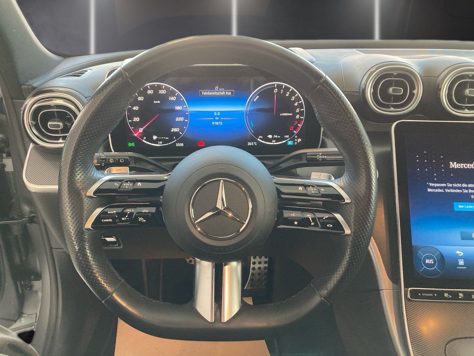 Fahrzeugabbildung Mercedes-Benz C 300 e T AMG*Pano*AHK*HUD*Distronic*Sound*360°*