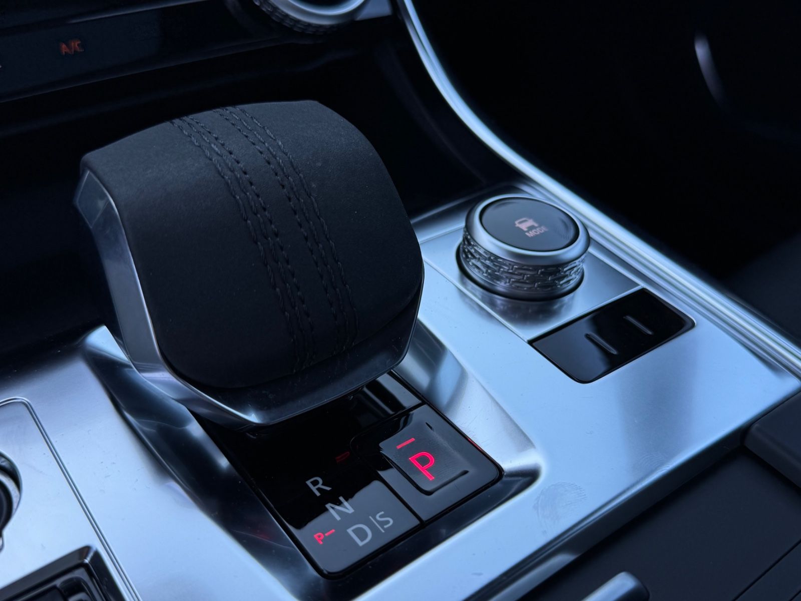 Fahrzeugabbildung Jaguar XF Sportbrake R-Dynamic SE AWD/PANO/KAM/MERIDIAN