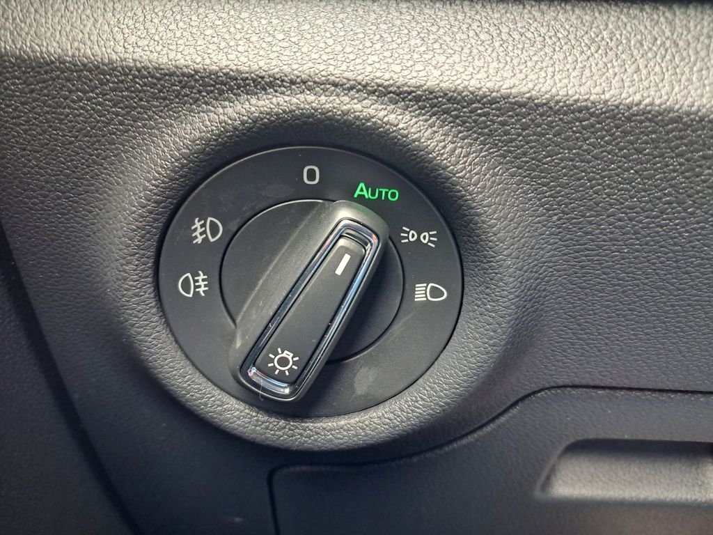 SKODA Kamiq 1.0 TSI DSG Drive AHK Kamera Allwetter - Bild 17