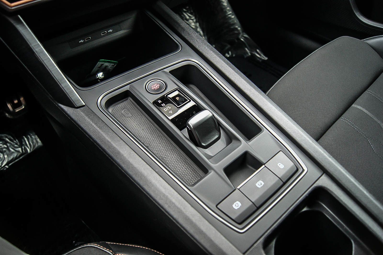 Fahrzeugabbildung CUPRA Leon Sportstourer e-HYBRID VIRTUAL ACC XL 1HAND