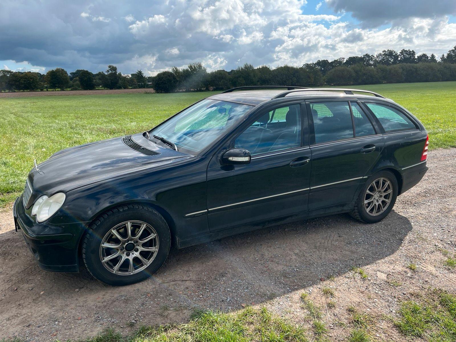 Mercedes-Benz C220 2006 — rear view