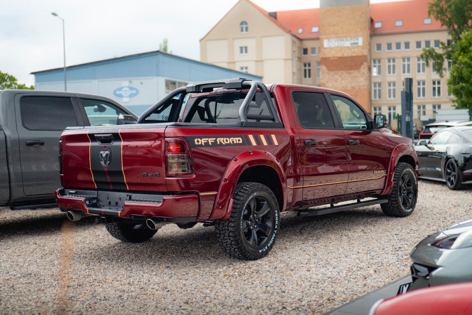 Fahrzeugabbildung Dodge RAM 5.7 V8 HEMI 4x4 OFFROAD Night-Paket *LED*19%