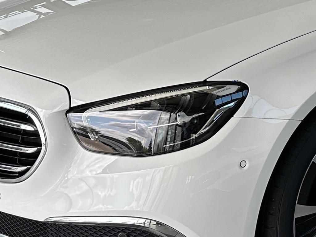 Fahrzeugabbildung Mercedes-Benz E 300 deT Luxury ACC LED SHZ Ambie. el.Heck KAM