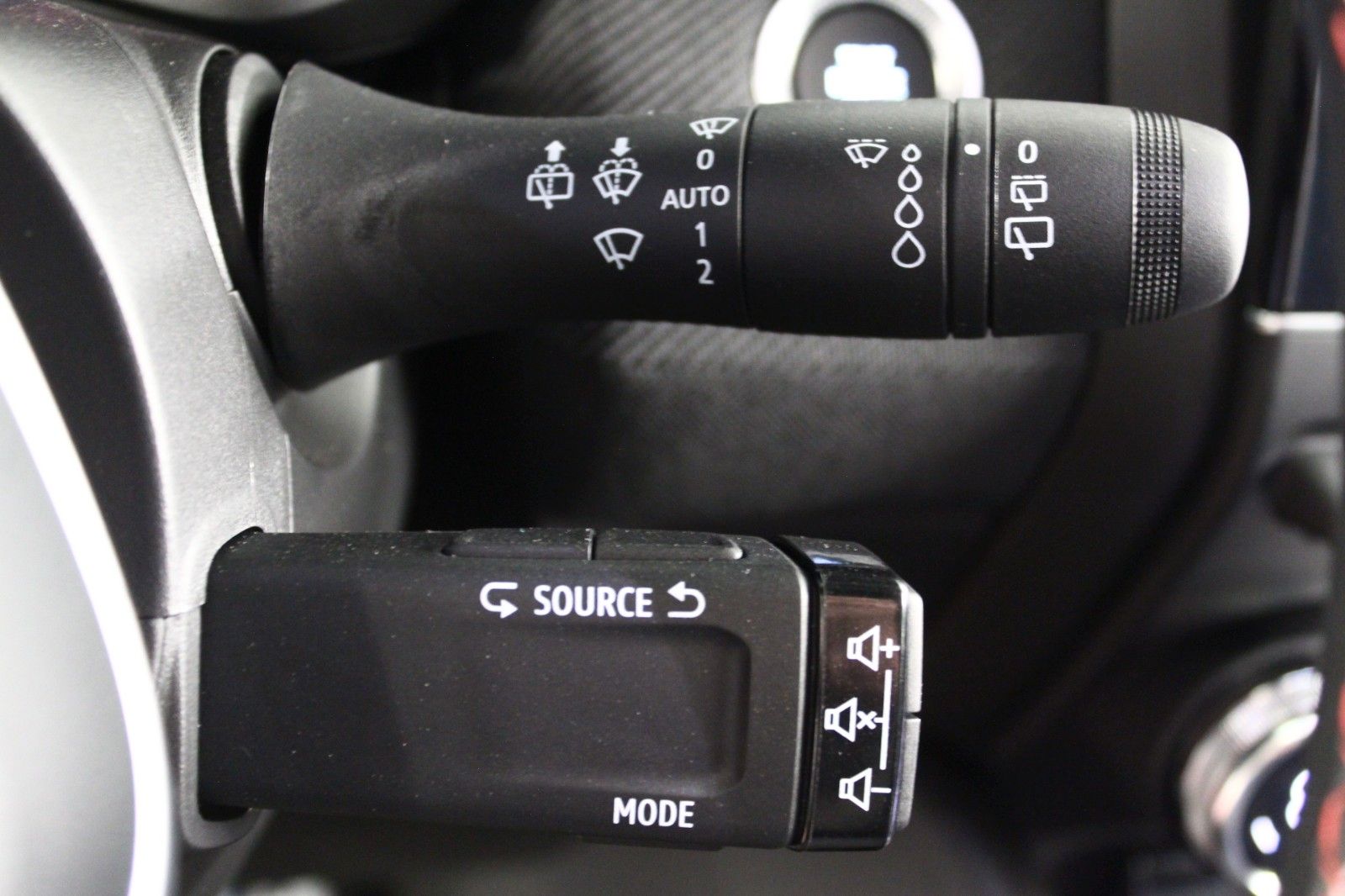 Fahrzeugabbildung Renault Clio TCe 90 Esprit Alpine *Winter-Paket*Bose*