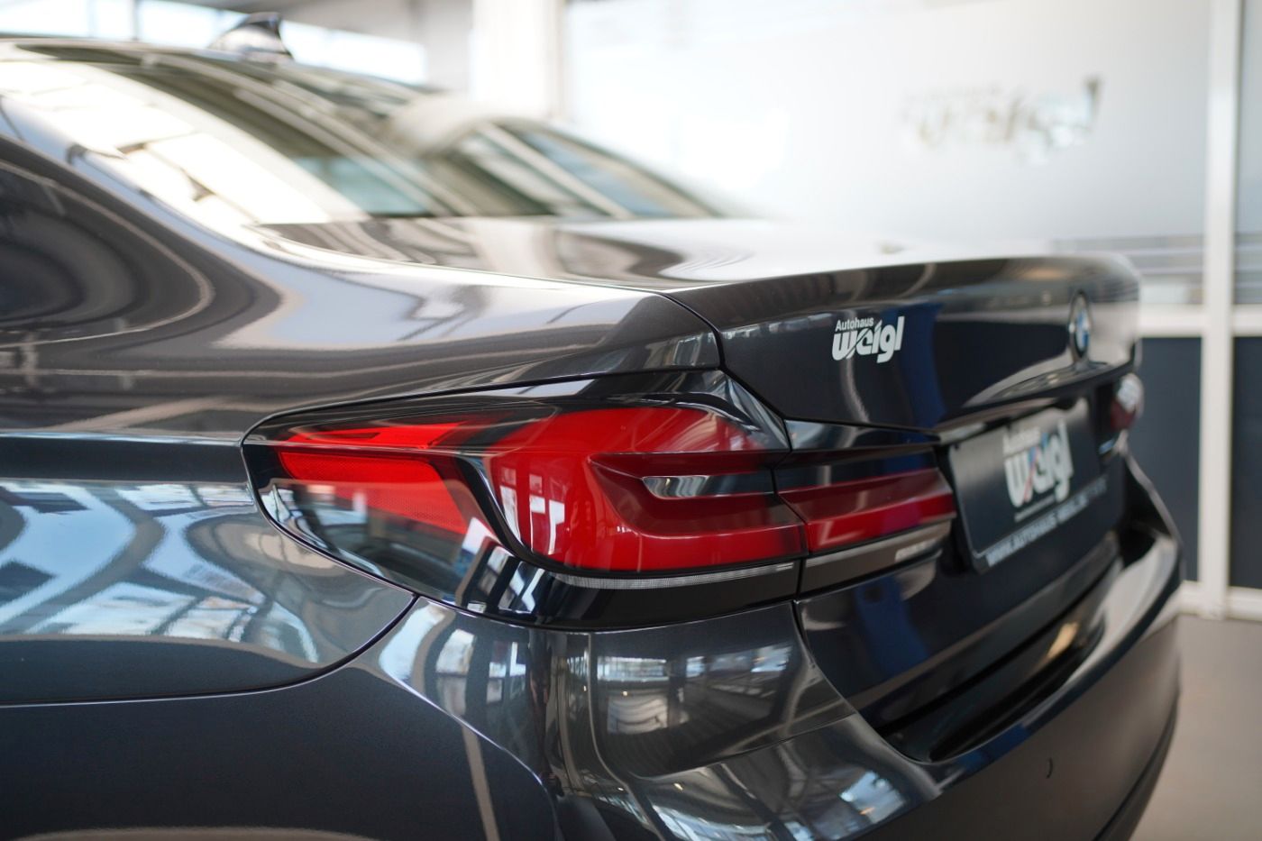 Fahrzeugabbildung BMW 520d Limousine +Parking Assistant+Standheizung