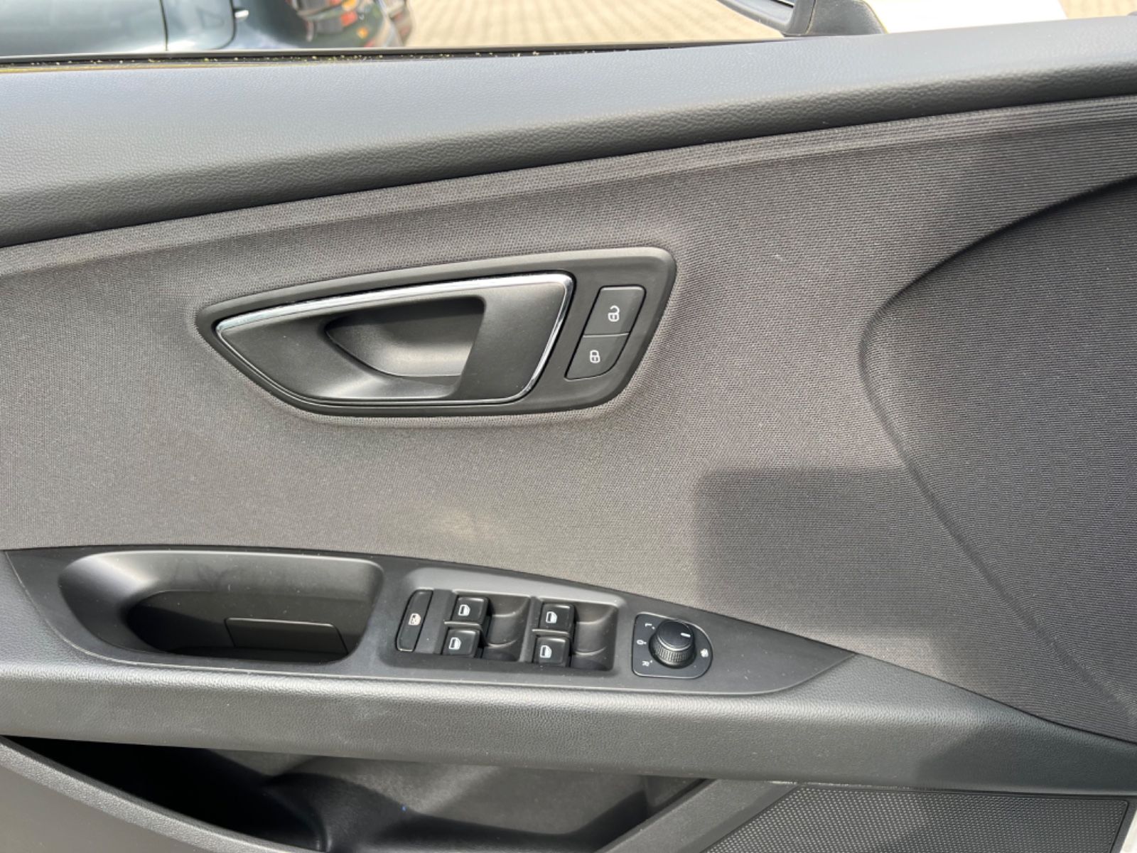 Fahrzeugabbildung SEAT Leon ST Style *SITZHEIZUNG* ROLLO *1.HAND*