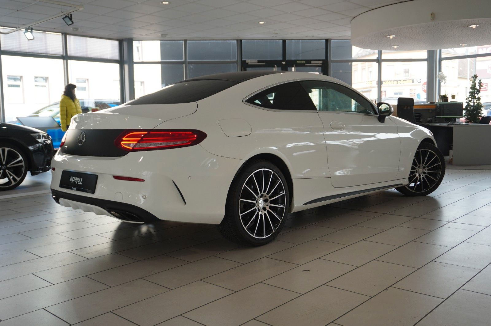 Fahrzeugabbildung Mercedes-Benz C 180 COUPE SPORT NAVI/LED/KAMERA/SPORT/SHZ/AMG