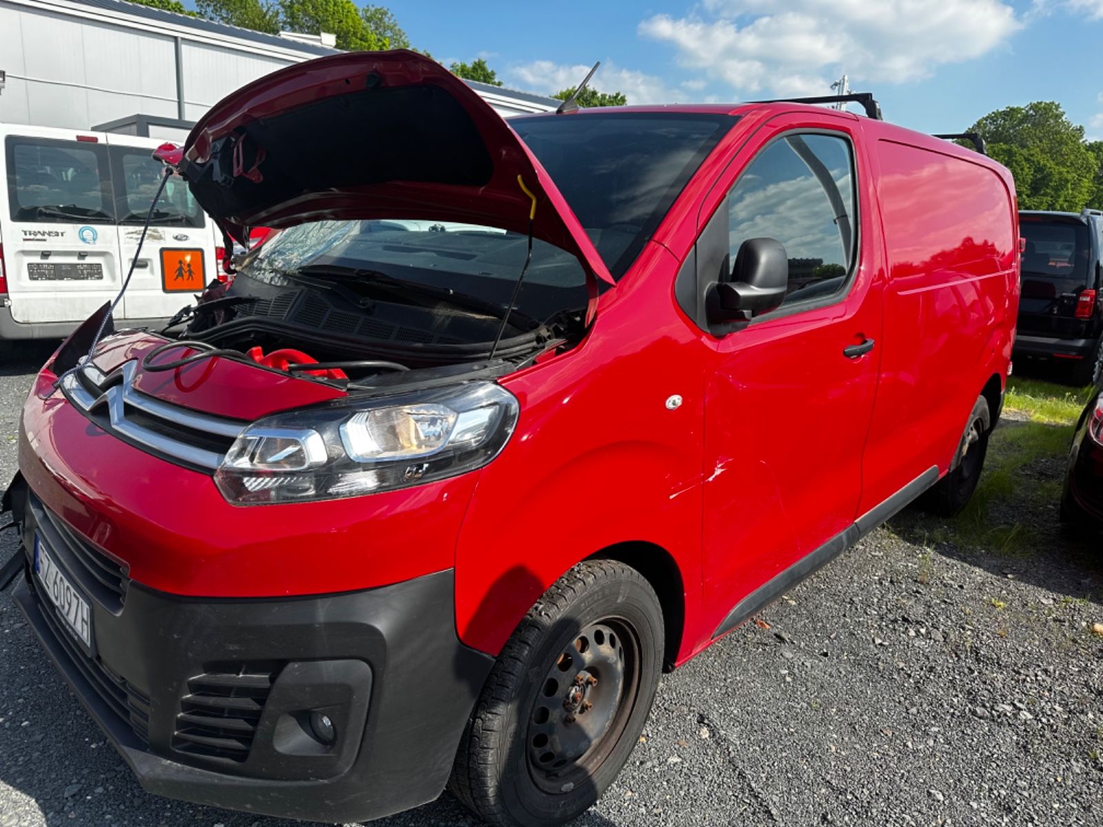 Fahrzeugabbildung Citroën Jumpy Kasten Business Unfall Motor läuft