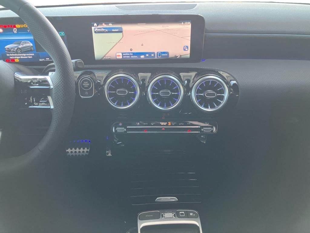 Fahrzeugabbildung Mercedes-Benz A 200 Kompaktlimousine AMG*AHK*Kamera*LED*Sitzzg