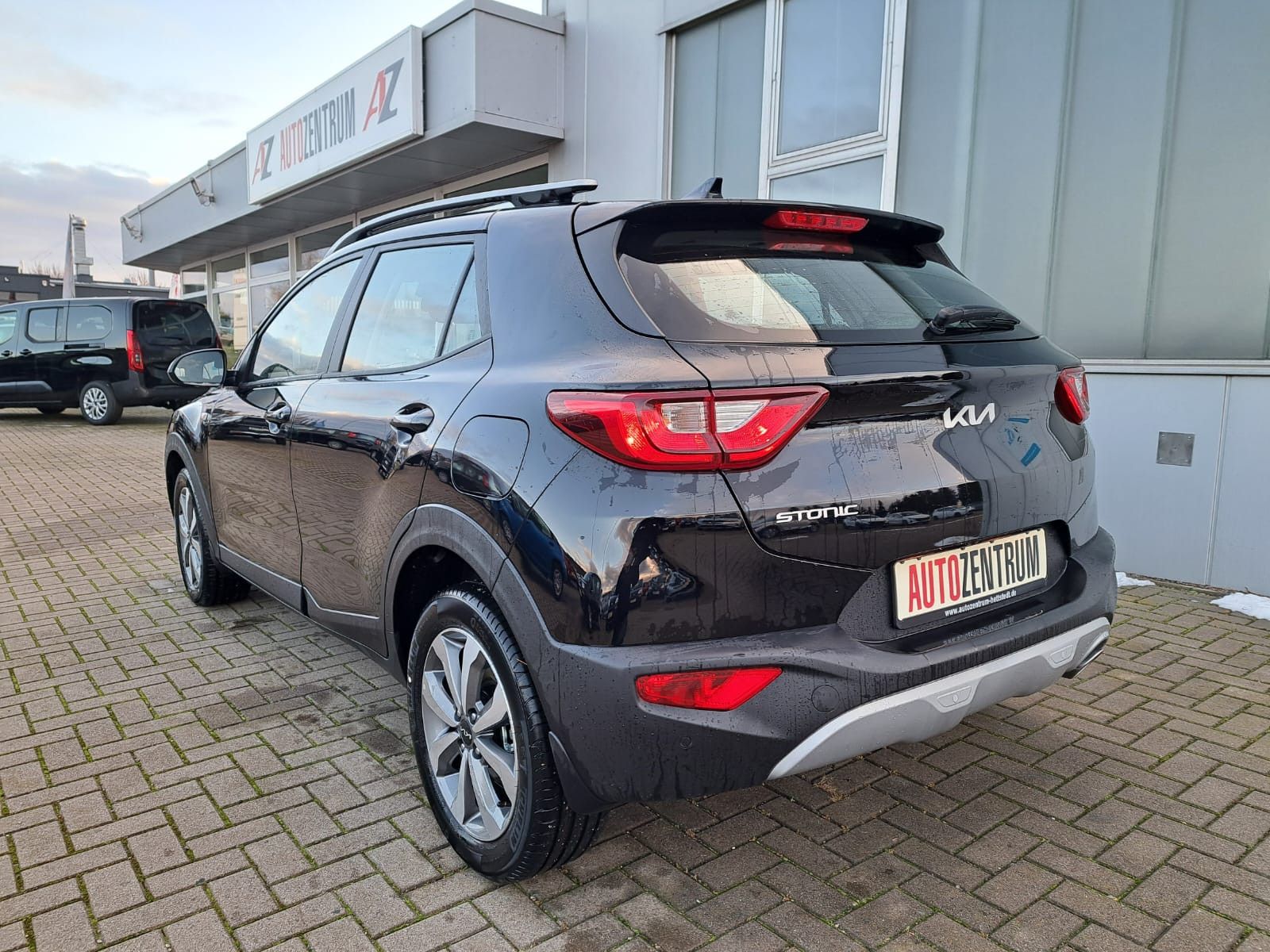 Fahrzeugabbildung Kia Stonic 1.0 T-GDI AUTOMATIK LED NAVI WINTERPAKET