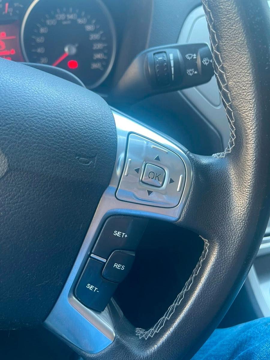 Ford Mondeo 2010 — photo 12