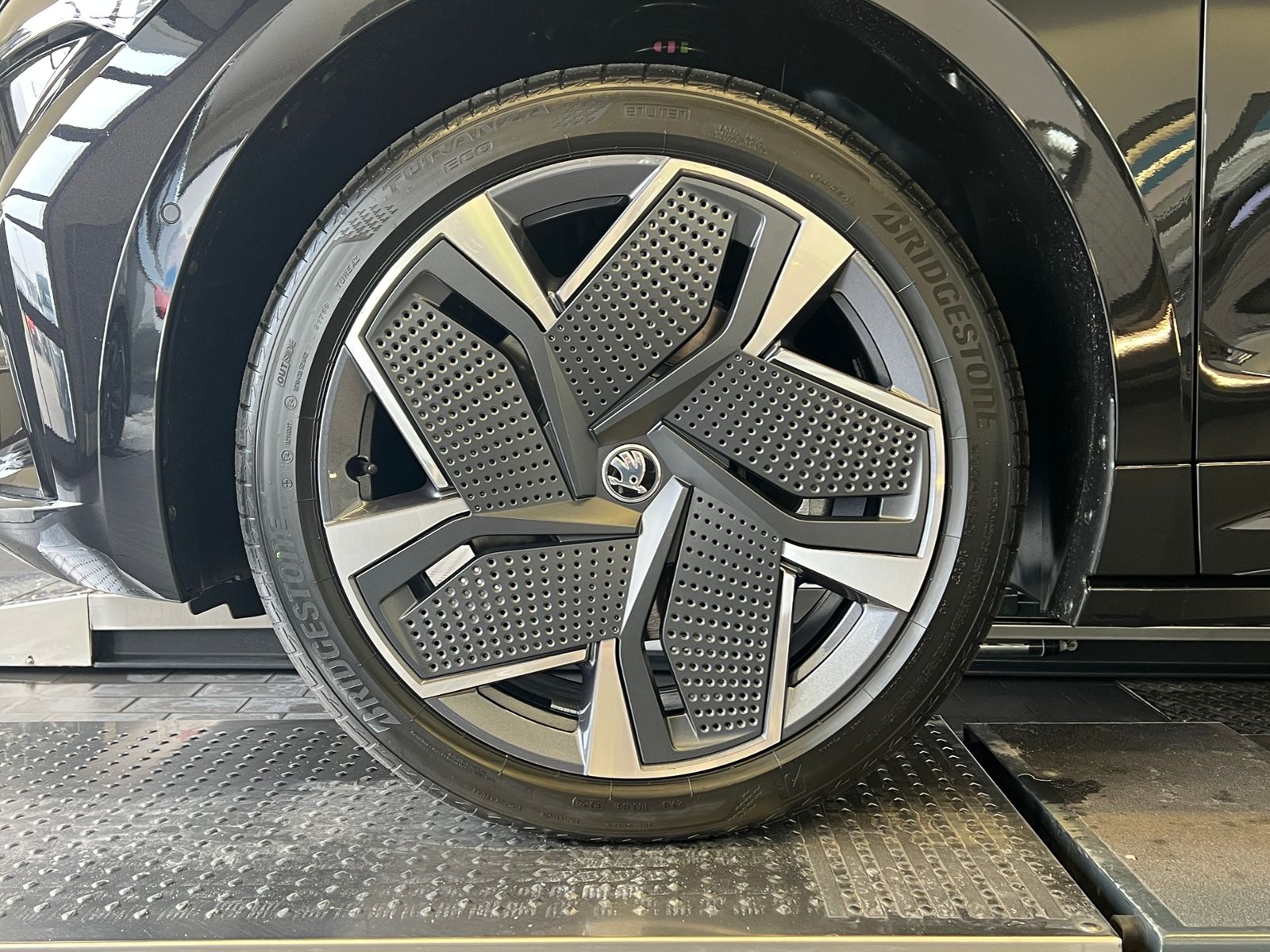 Fahrzeugabbildung SKODA Enyaq RS Lounge *AHK,Panoramadach,DCC*