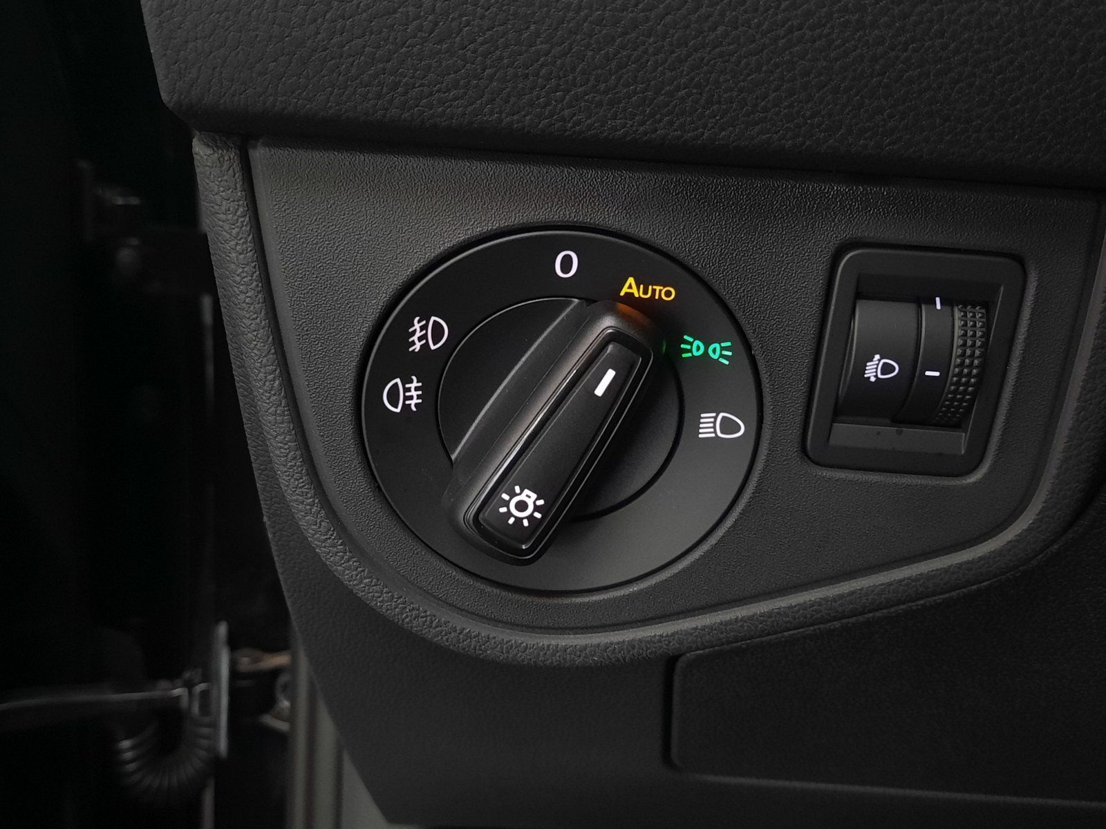 Fahrzeugabbildung Volkswagen Polo Life *Navi*Cam*LED*Sitzhzg.*Einparkh.*AppC*