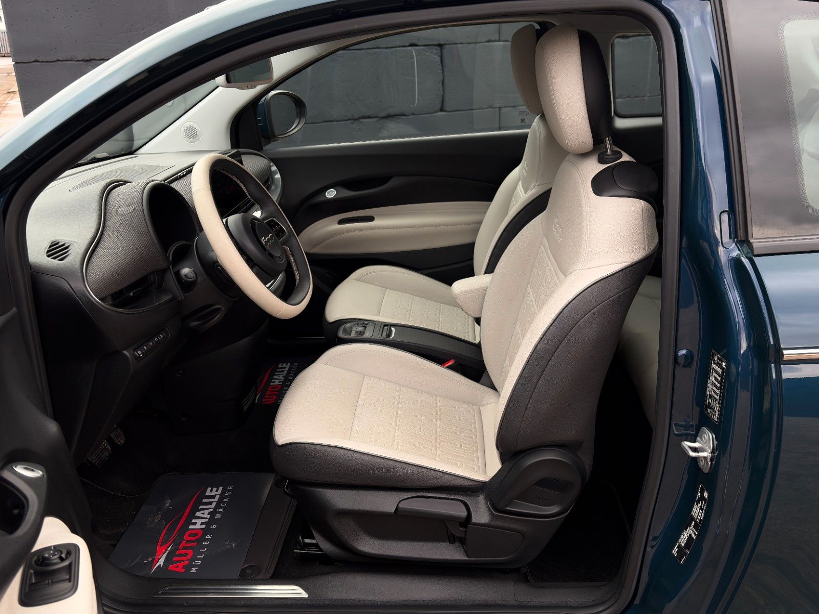 Fahrzeugabbildung Fiat 500e La Prima by Bocelli Leder CarPlay ACC CAM