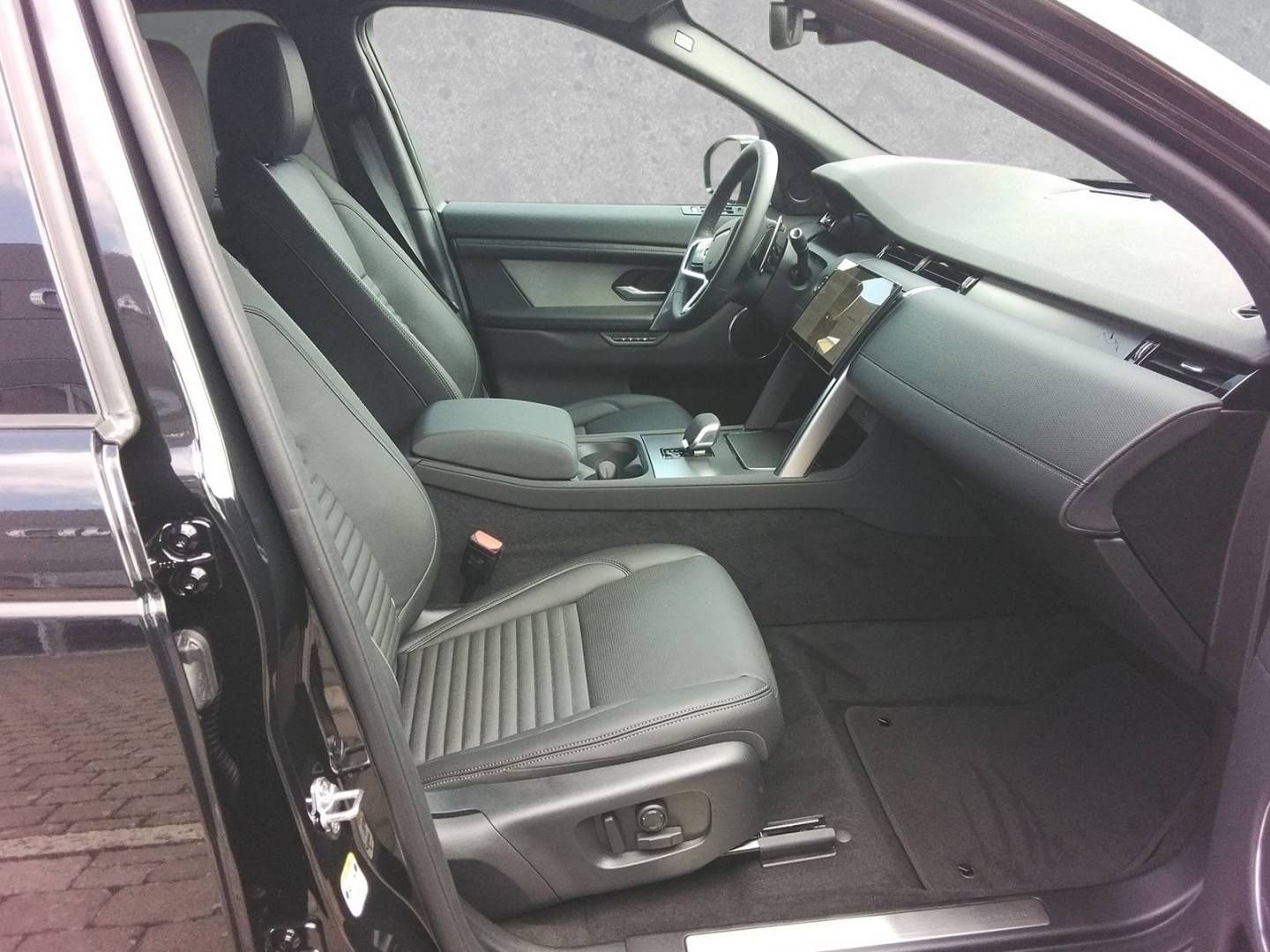 Fahrzeugabbildung Land Rover Discovery Sport D200 Landmark