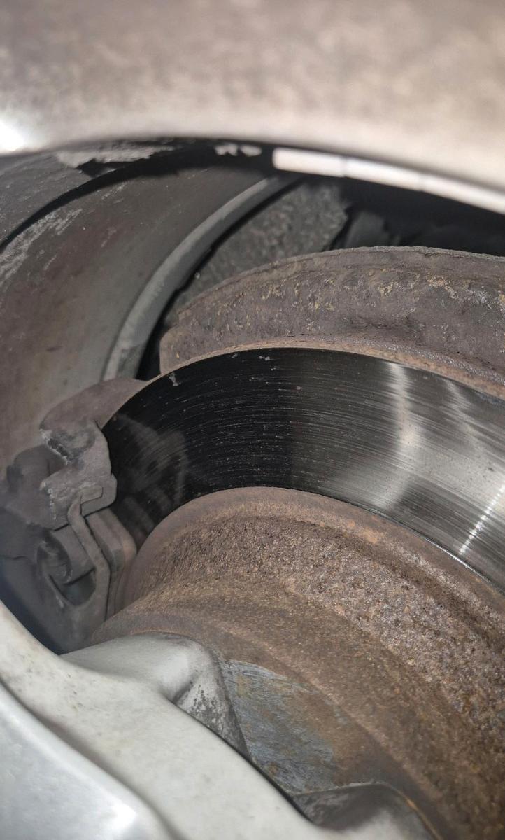 Mercedes-Benz E320 2004 — photo 13
