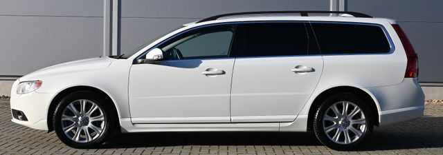 Volvo V70 T5 Summum *RHD*