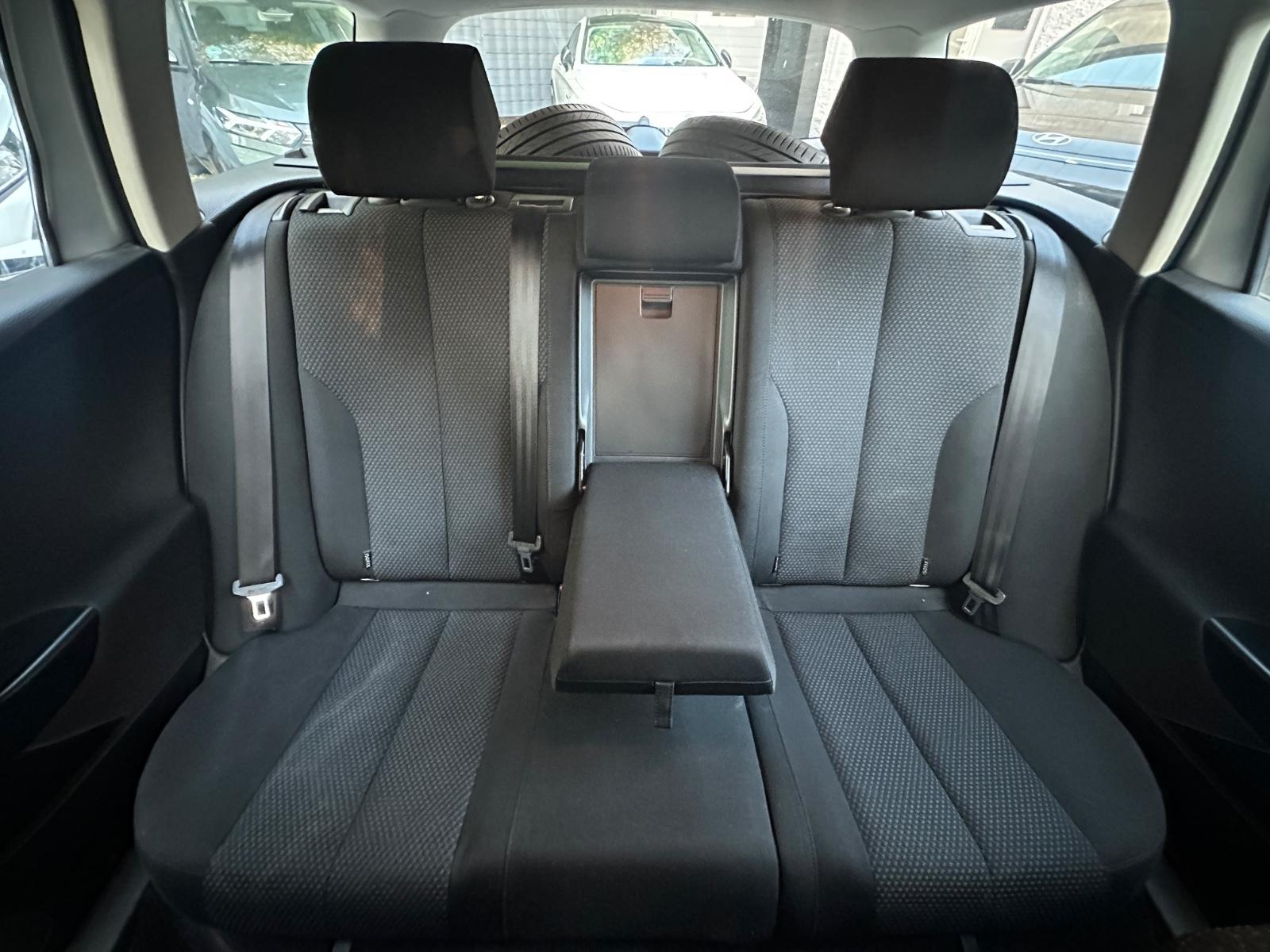 Volkswagen Passat 2010 — photo 19