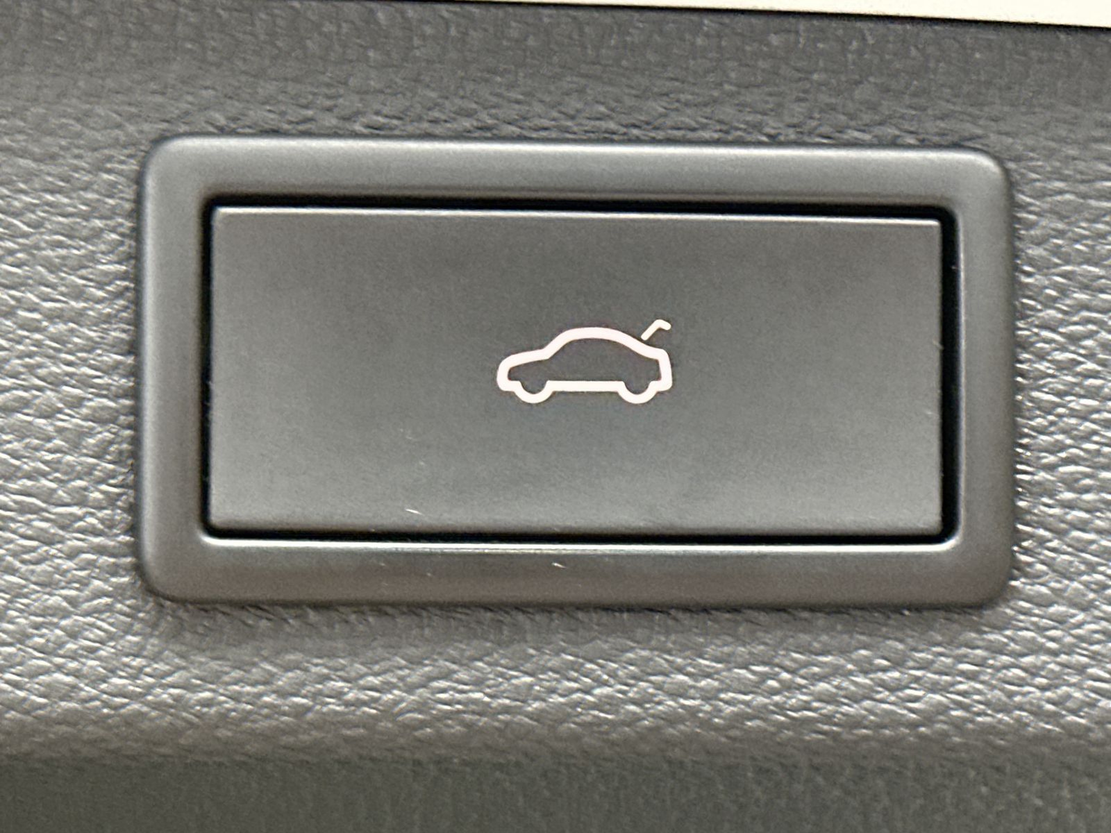 Fahrzeugabbildung SKODA Kodiaq 2.0 TDI DSG Clever NAV+LED+AHK+KAMERA+ACC