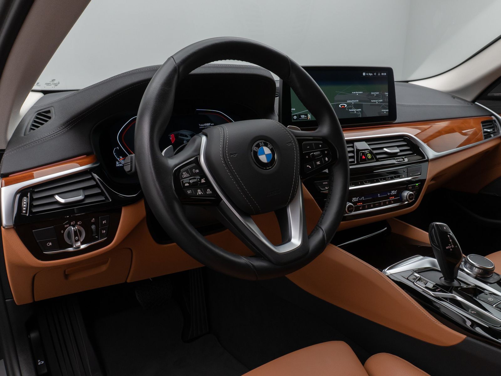 Fahrzeugabbildung BMW 530d xD Luxury Line Laser HUD DAB H/K AHK 19Zoll