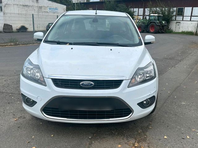 Ford Herr verkaufe ich Ford Focus Automatik.