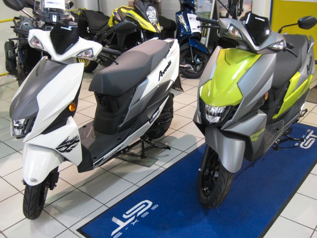 Suzuki Avenis 125  UN 125 Urban Edition inkl. Top Case