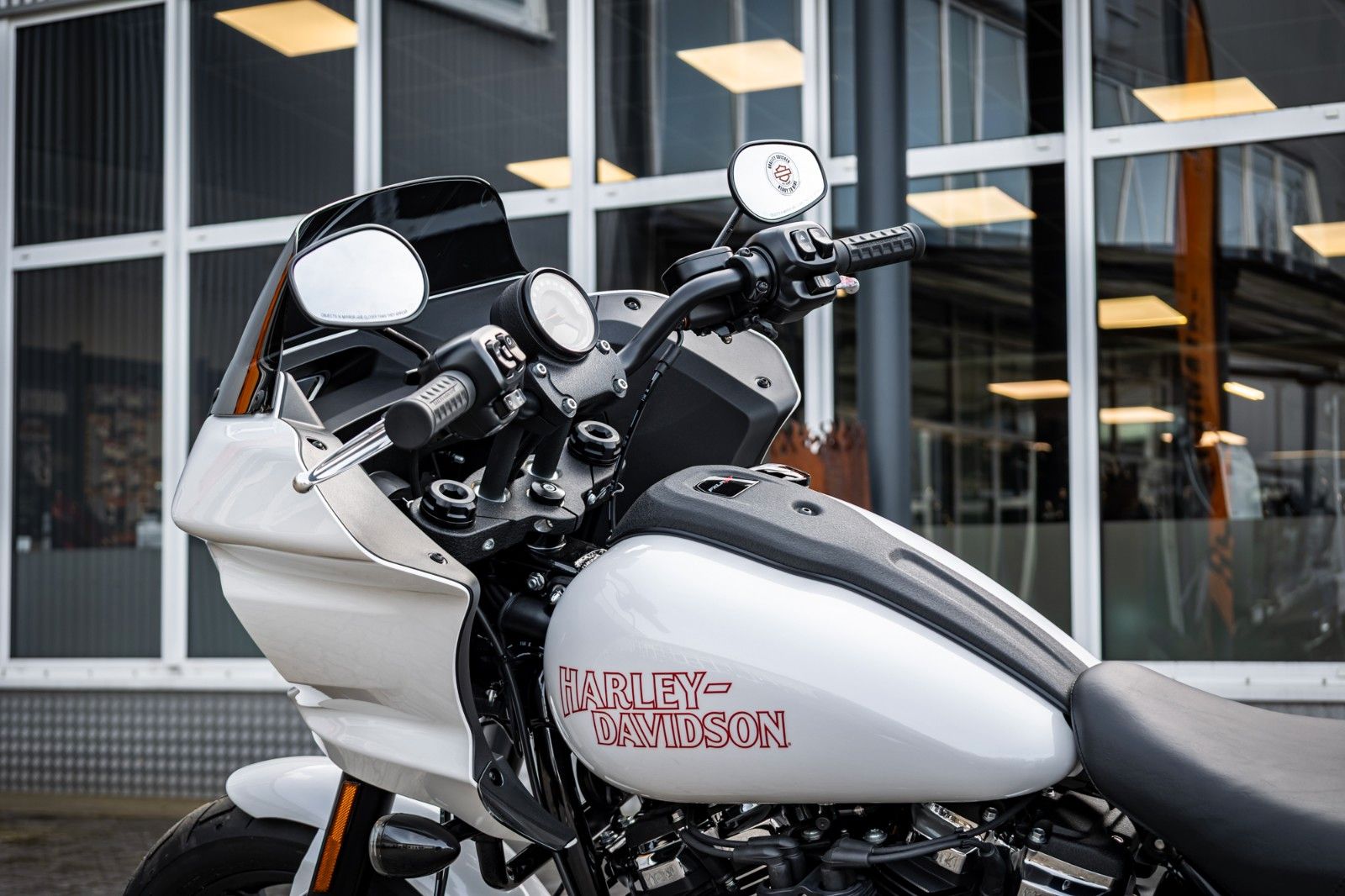 Fahrzeugabbildung Harley-Davidson FXLRST LOW RIDER ST 117 MY26