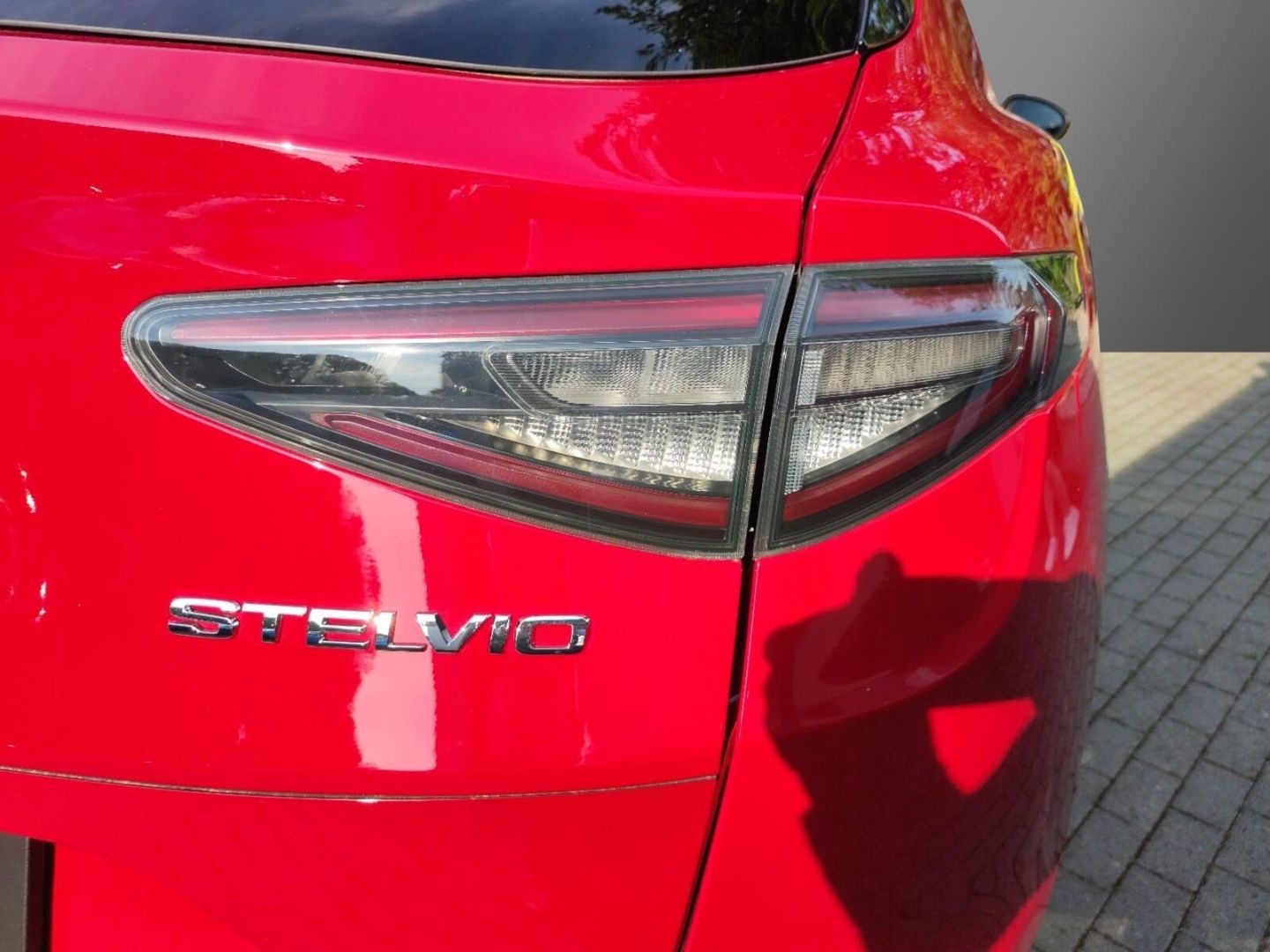 Fahrzeugabbildung Alfa Romeo Stelvio Veloce Q4 2.0 Turbo-21 Zoll-Panoramadach