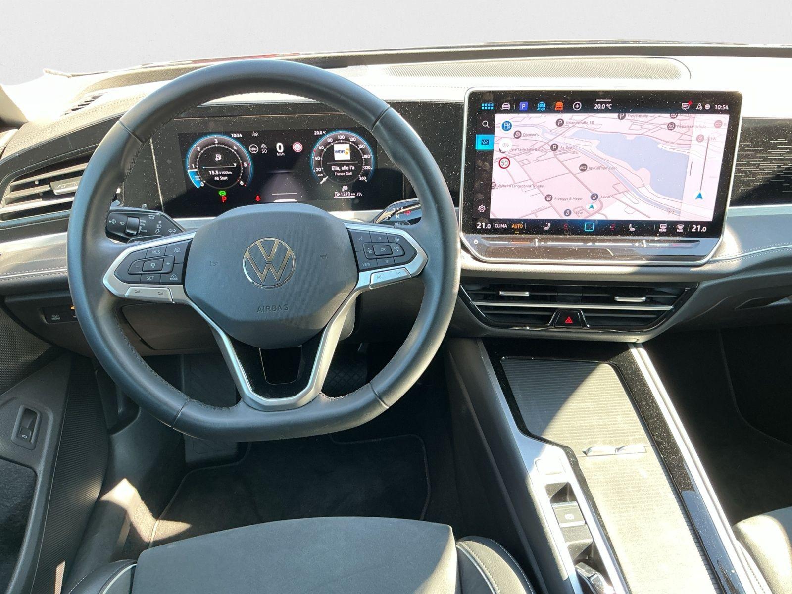 Volkswagen Passat Elegance 2.0 TDI DSG Head-Up Keyless AHK 