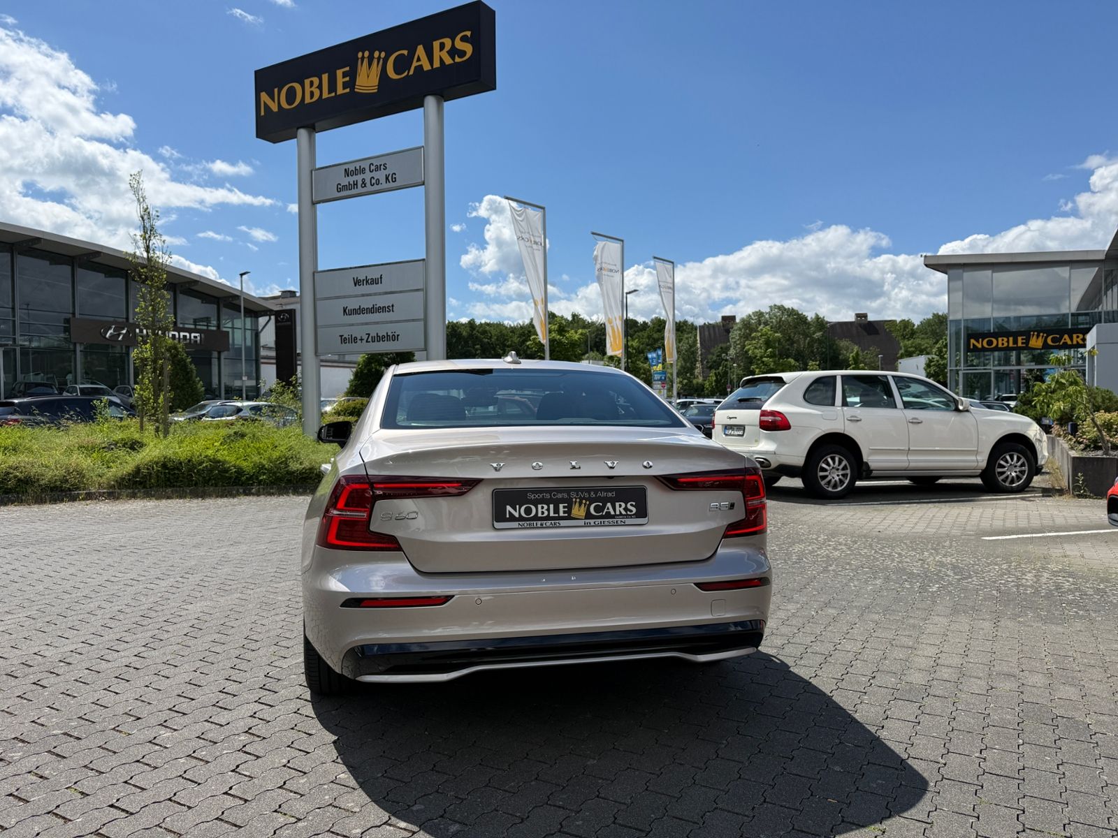 Fahrzeugabbildung Volvo S60 B5 Plus Dark AWD LED ALU