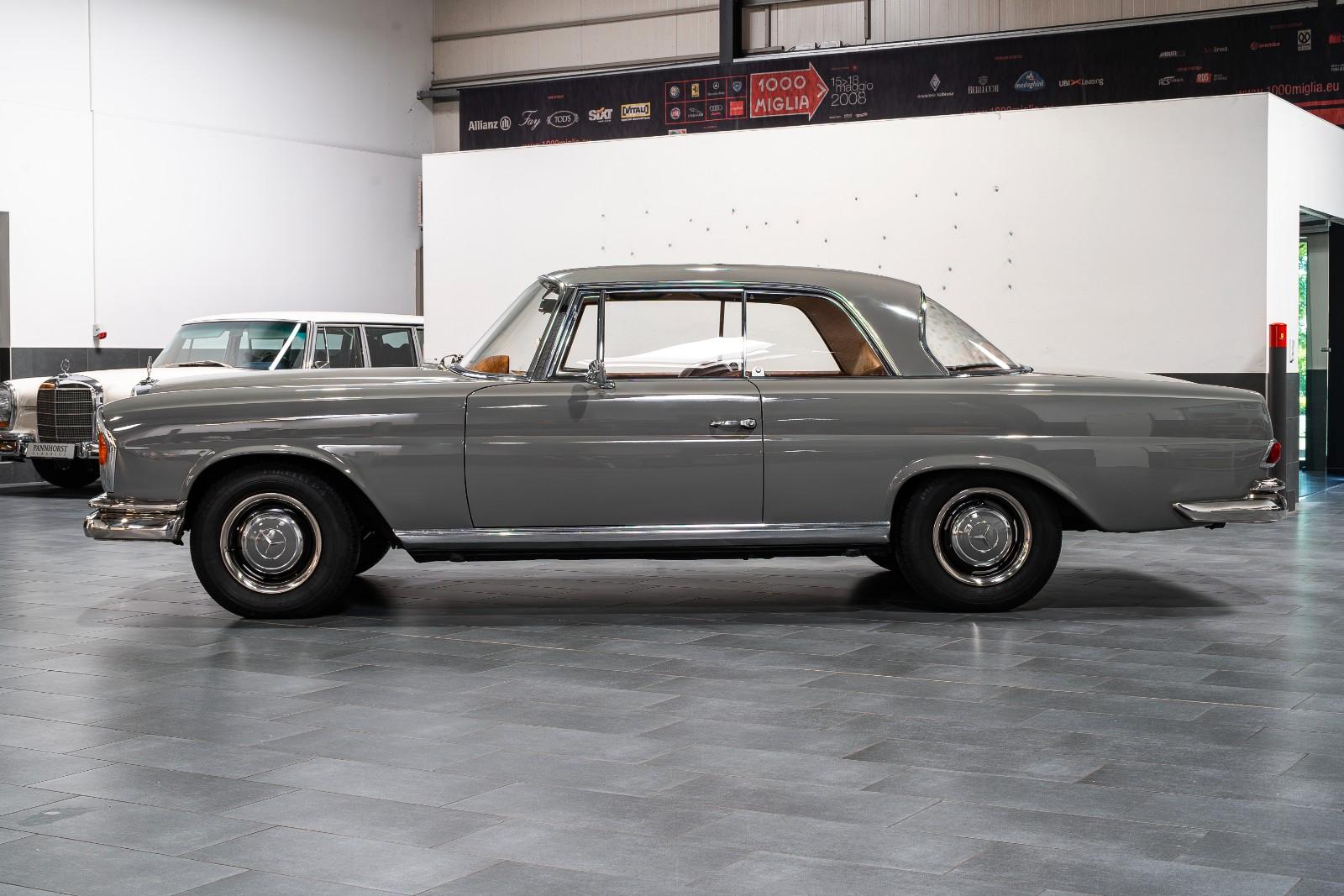 Mercedes-Benz 220 SE