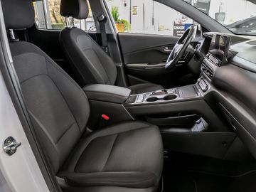Hyundai Kona Trend Elektro 2WD Kamera KRELL Navi LED