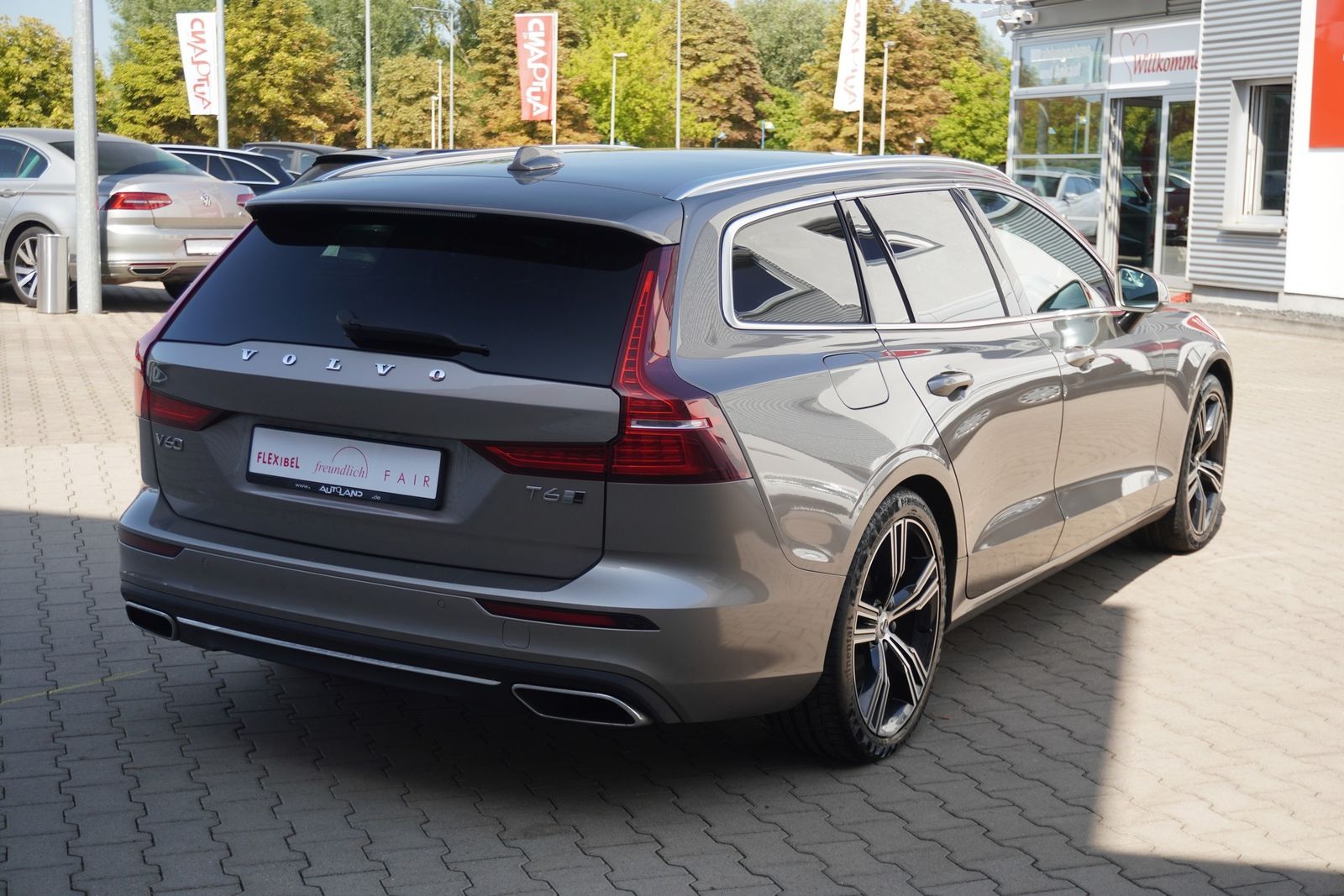 Volvo V60 Kombi T6 Inscription AWD LED ACC Navi Leder foto 6