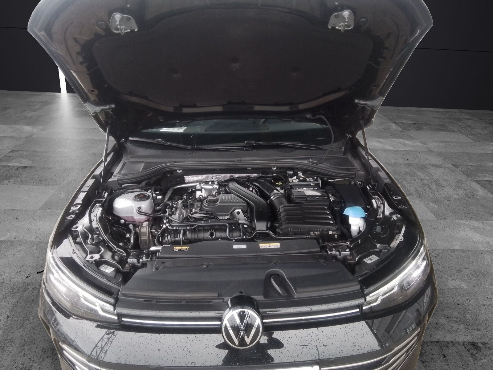 Fahrzeugabbildung Volkswagen Passat eTSI DSG LED ACC NAVI TRAILERASSIST