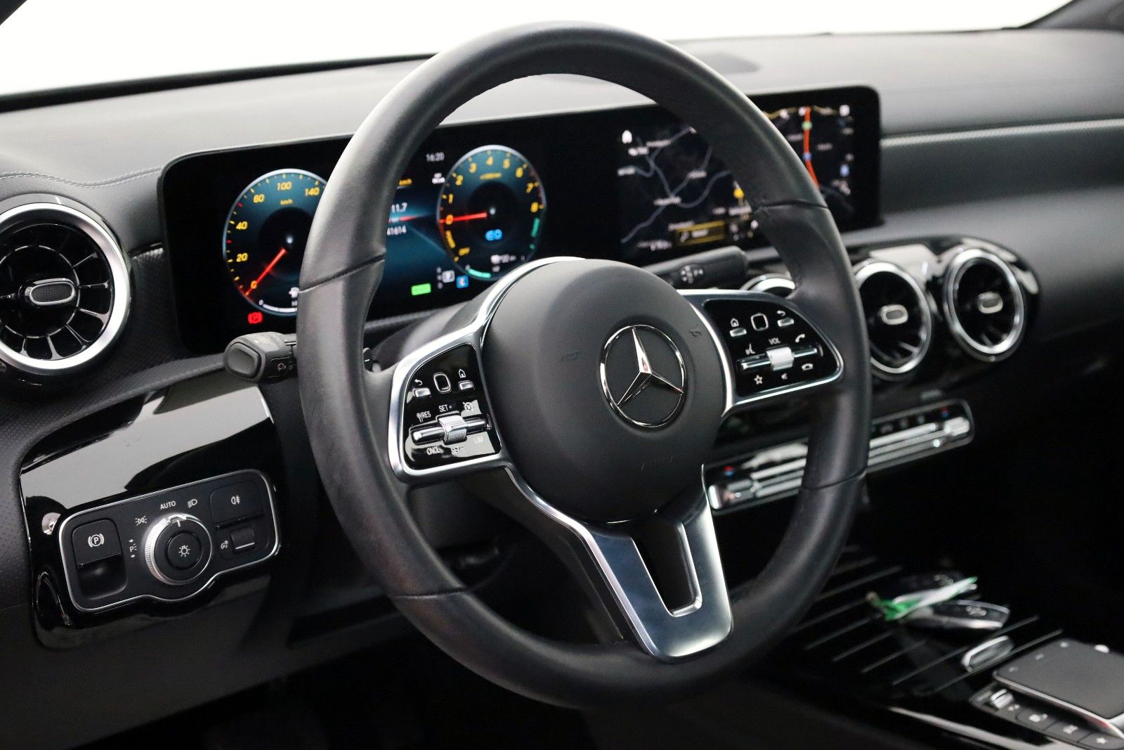 Fahrzeugabbildung Mercedes-Benz CLA 250e SB T.Leder,Navi,LED,Kamera,Park Paket