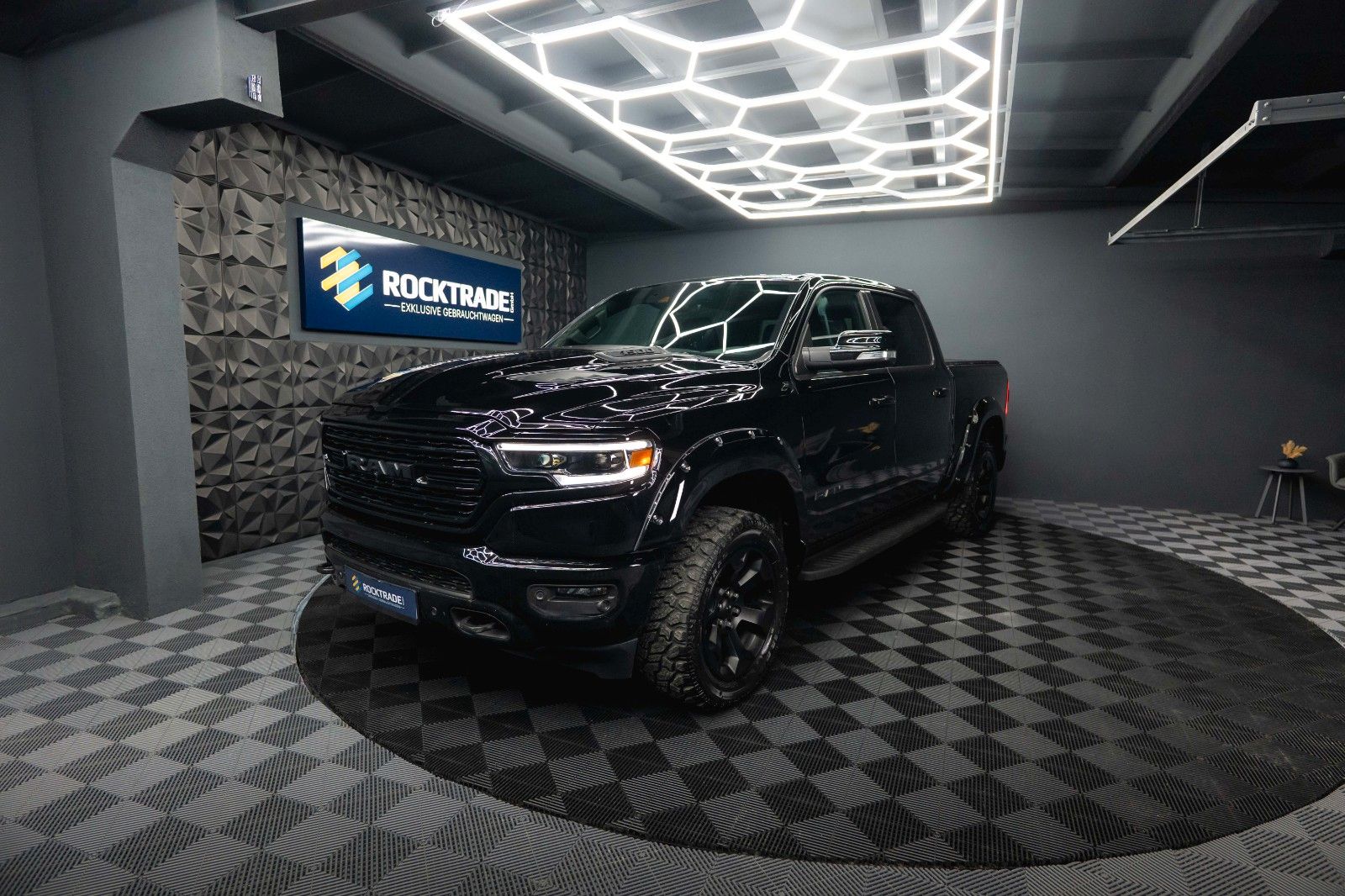 Fahrzeugabbildung Dodge RAM 5.7 V8 HEMI 4x4 Offroad BLACK EDITION  LPG