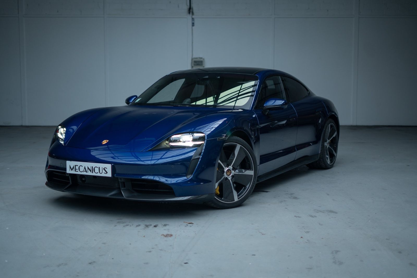 PORSCHE Taycan Turbo S *First hand*