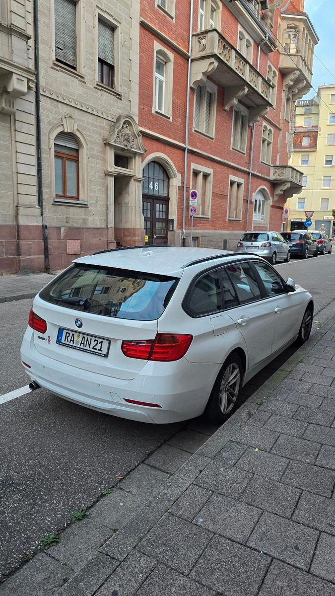 BMW 318 2014 — interior
