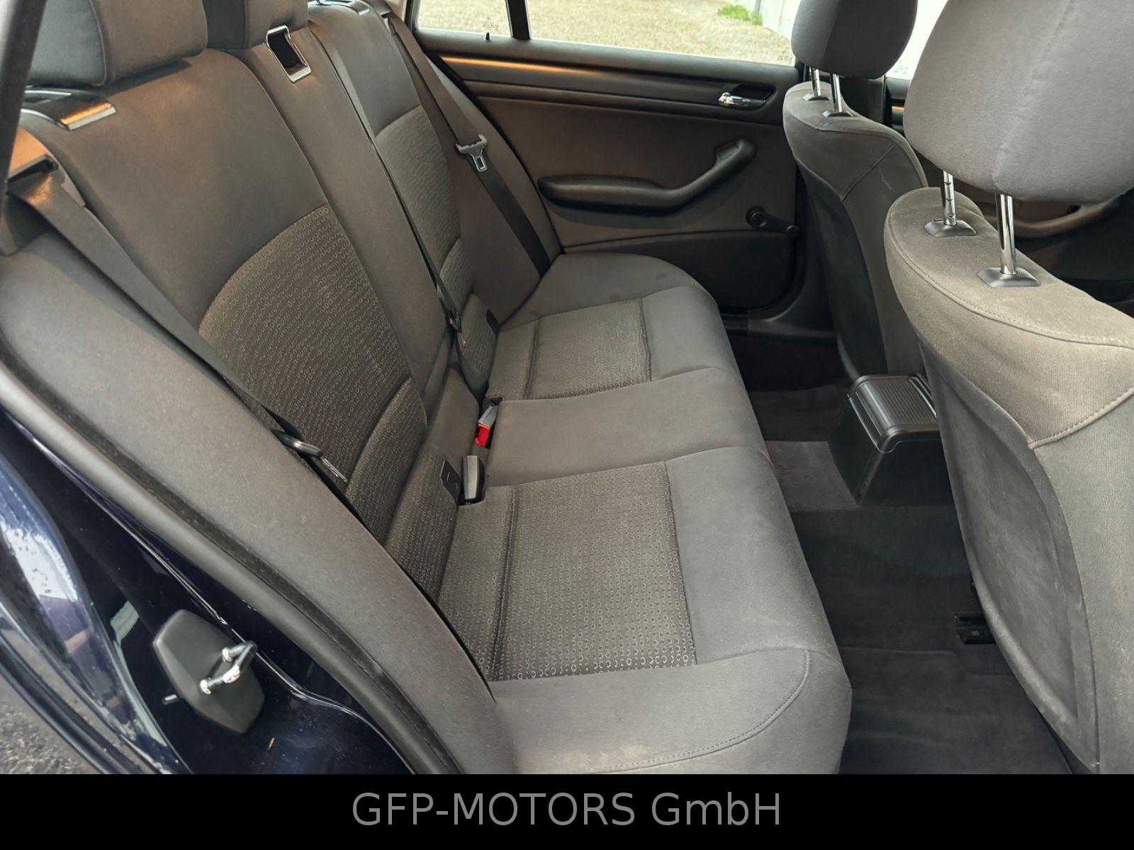 BMW 318 2004 — photo 12