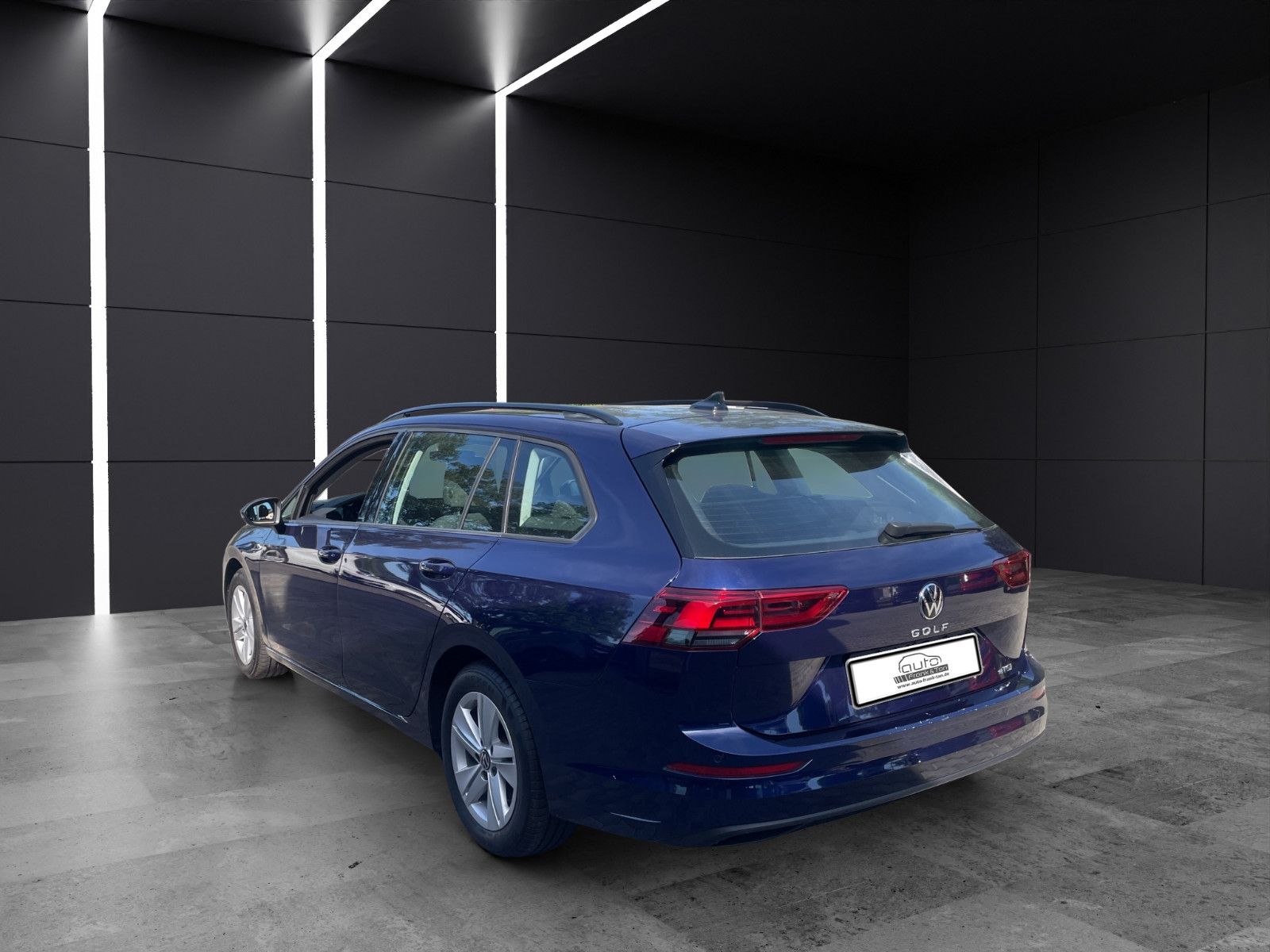 Fahrzeugabbildung Volkswagen Golf VIII Variant Life *AHK*PDC*Ambiente*Navi*