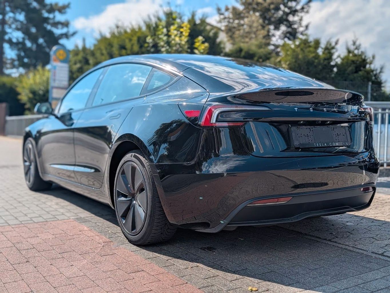 Tesla Model 3 Ambiente. Glasdach. LED imagem 3