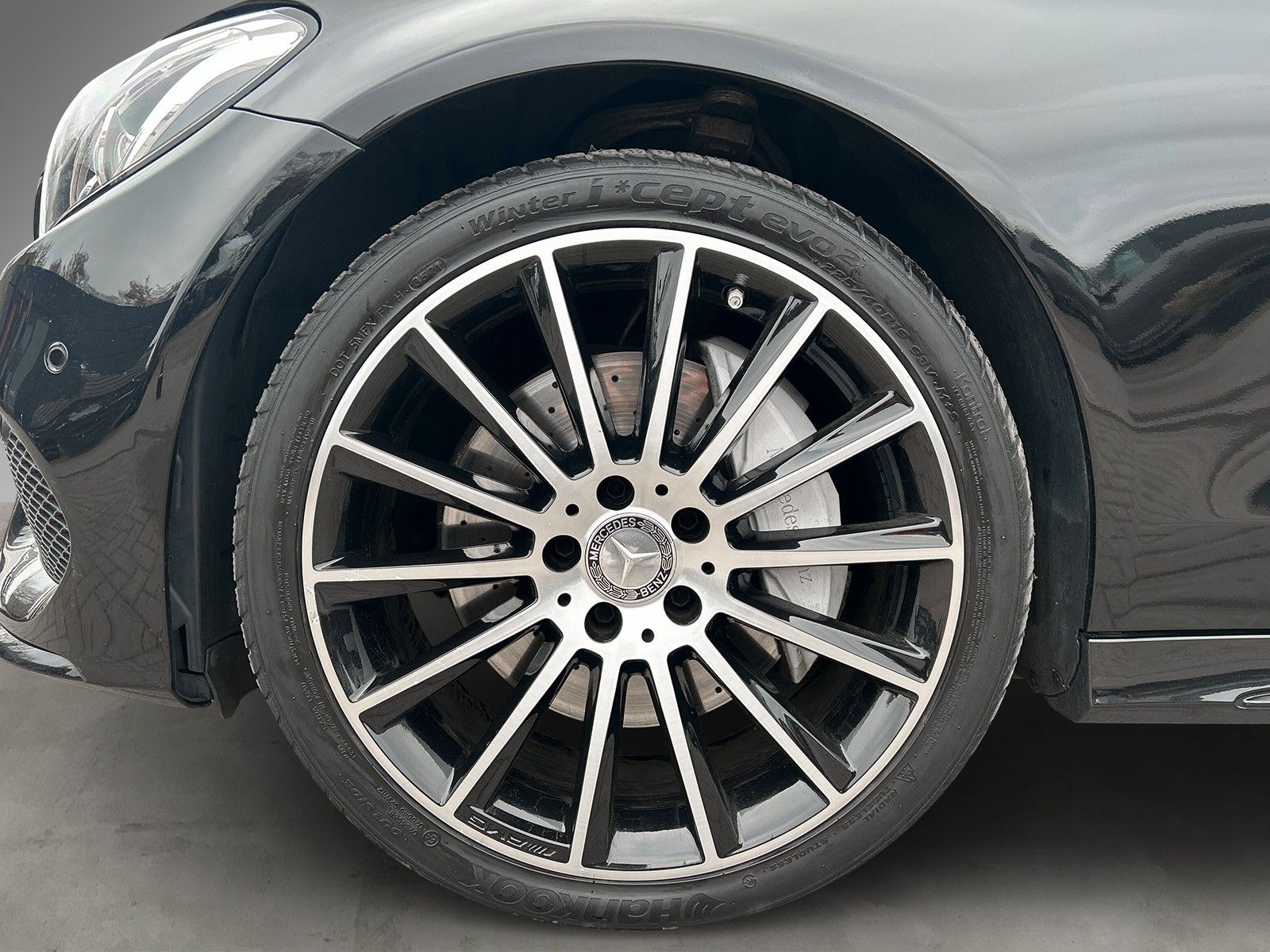 Fahrzeugabbildung Mercedes-Benz C 400 4Matic *AMG-Line*Panorama*Vollleder*Kamera