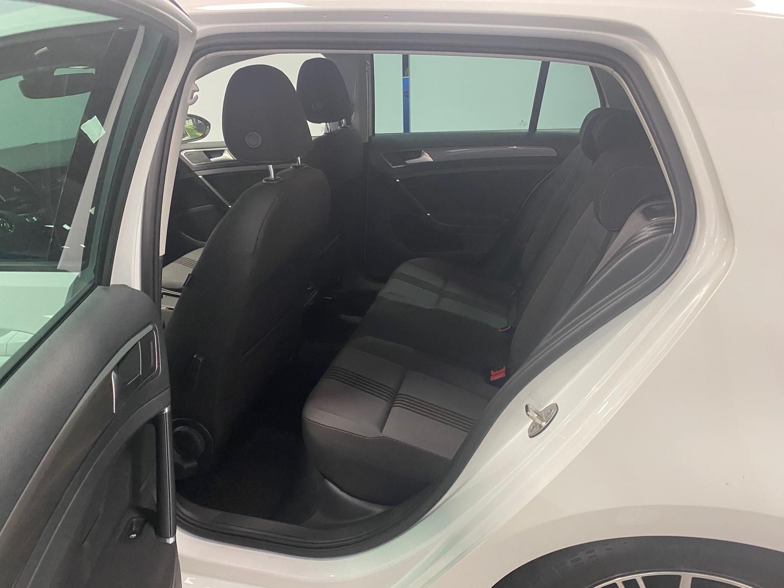 Fahrzeugabbildung Volkswagen Golf 2.0 TDI Allstar BMT KLIMA+NAVI+SITZHEIZ+PDC