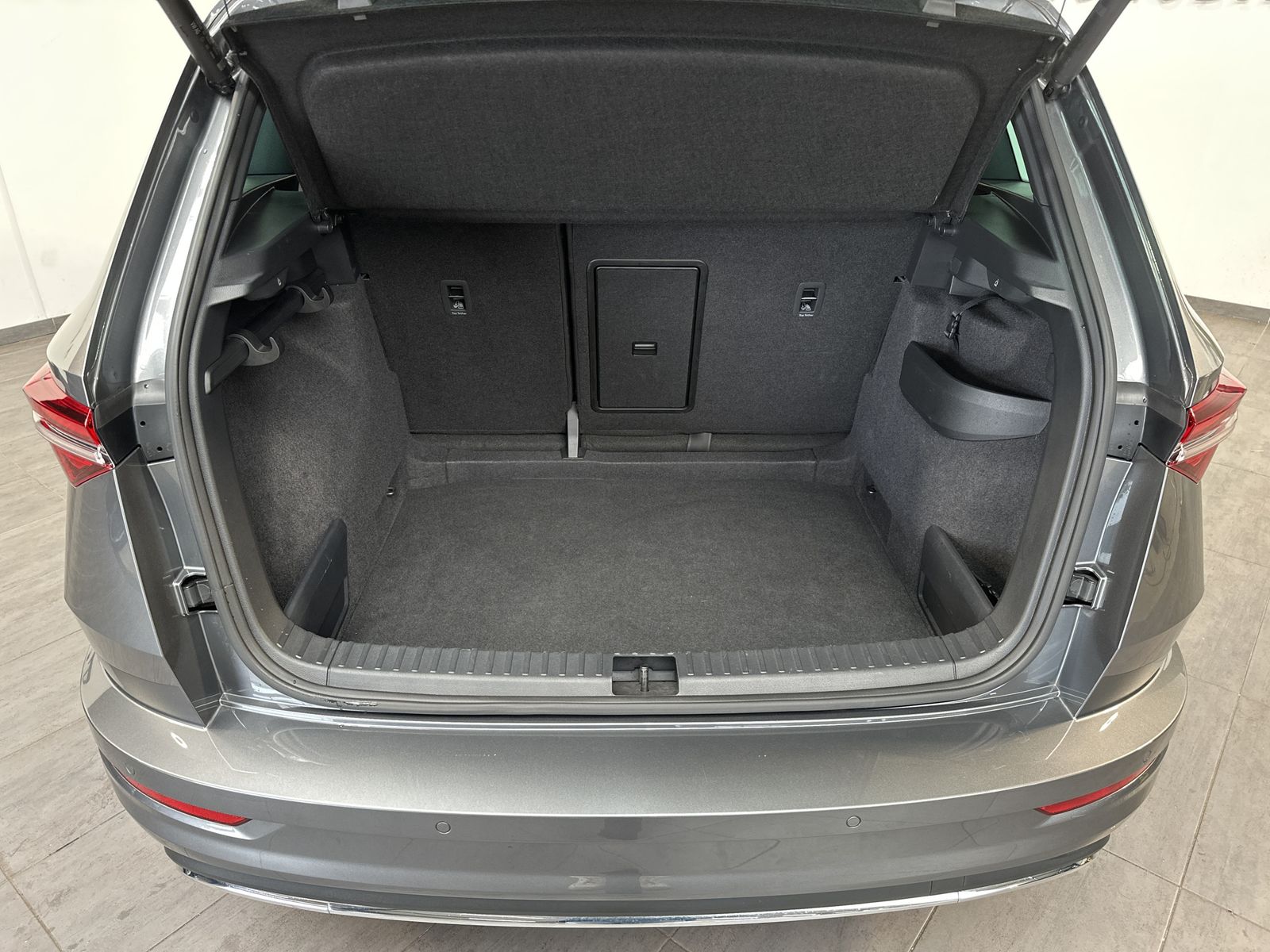 Fahrzeugabbildung SKODA Karoq 1.5 TSI DSG Sportline NAV+LED+AHK+ACC+KAM