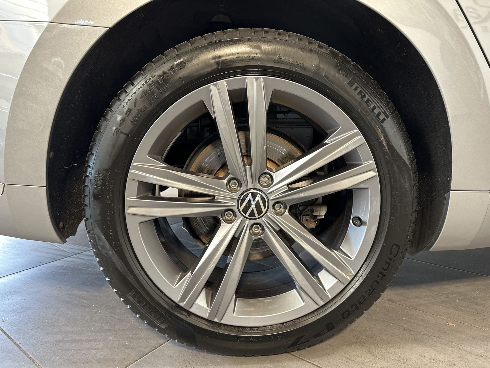 Fahrzeugabbildung Volkswagen Arteon 2.0 TDI DSG R-Line NAV+LED+ACC+V-COCKPIT