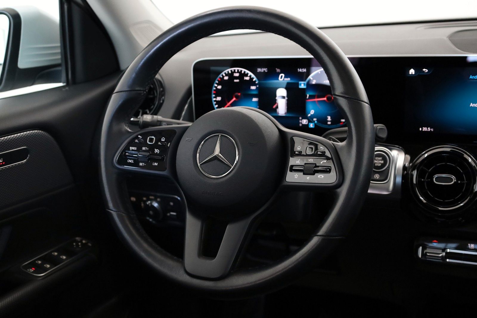 Fahrzeugabbildung Mercedes-Benz GLB 200 d, T.Leder,Navi,LED,SH,Kamera,Panorama